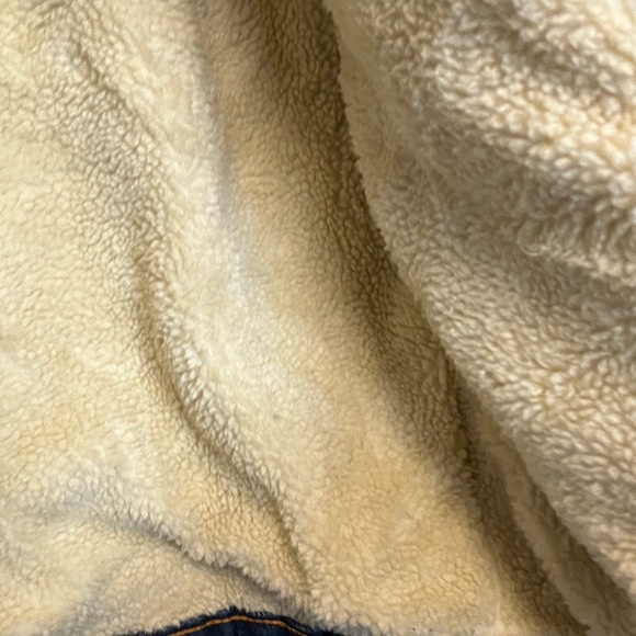 Levi's Dark Blue Denim Jacket with Cream Sherpa Collar and Lining - Picture 4 of 6